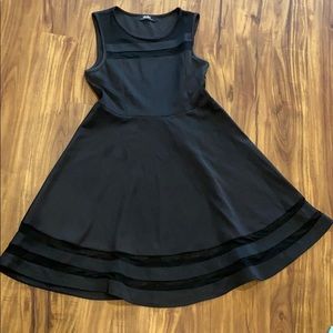 Women’s Lulus party dress — black